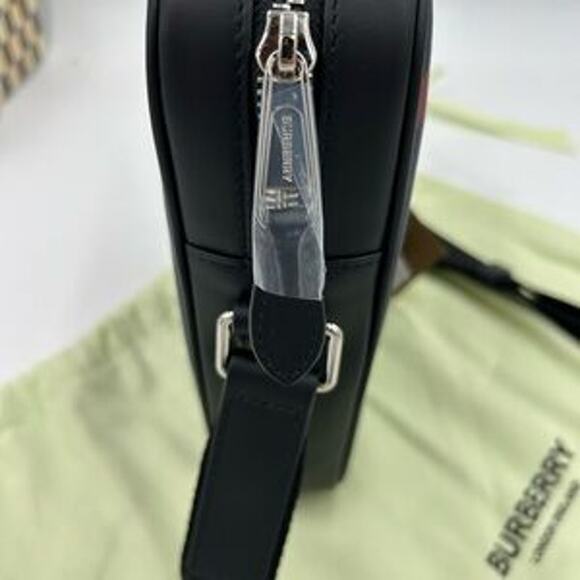 Men's Burberry, paddy check messenger bag adjustable strap made in Italy - Picture 2 of 13